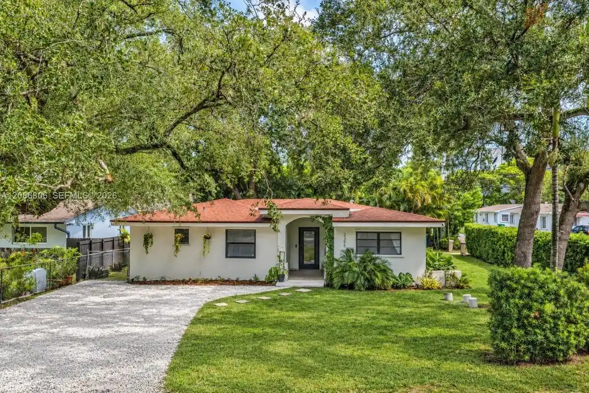 2395 NE 184th Ter, North Miami Beach: photo 1 of 44