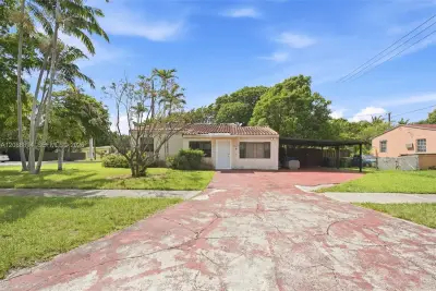 500 NW 124th St, North Miami: photo 1 of 22