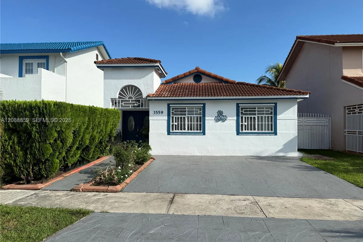 3559 W 71st Ter, Hialeah: photo 1 of 20