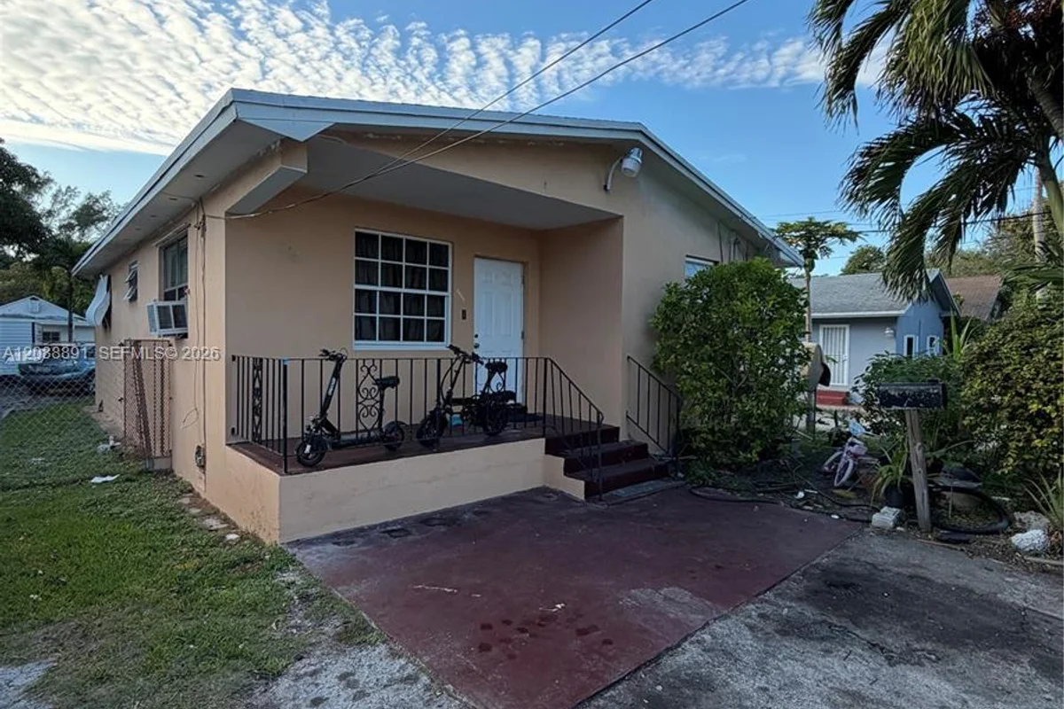 8848 NW 5th Ave, El Portal: photo 1 of 2