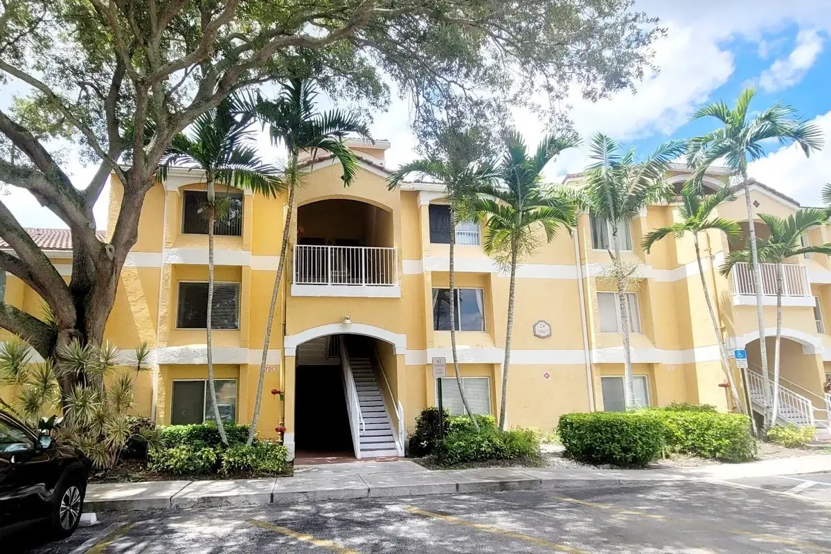 2667 NW 33rd St #2402, Oakland Park: photo 1 of 39