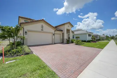 9528 St. Germain Dr, Palm Beach Gardens: photo 1 of 43