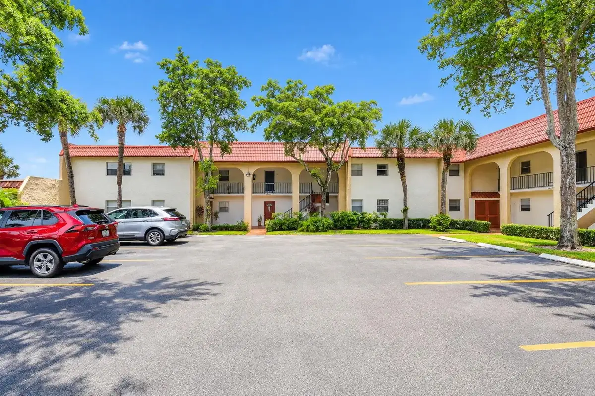 453 Lake Frances Dr, West Palm Beach: photo 1 of 46