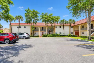 453 Lake Frances Dr, West Palm Beach: photo 1 of 46