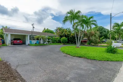 1318 Cardinal Ln, Lantana: photo 1 of 49