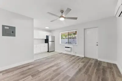 1632 NE 4th Pl #2, Fort Lauderdale: photo 1 of 14