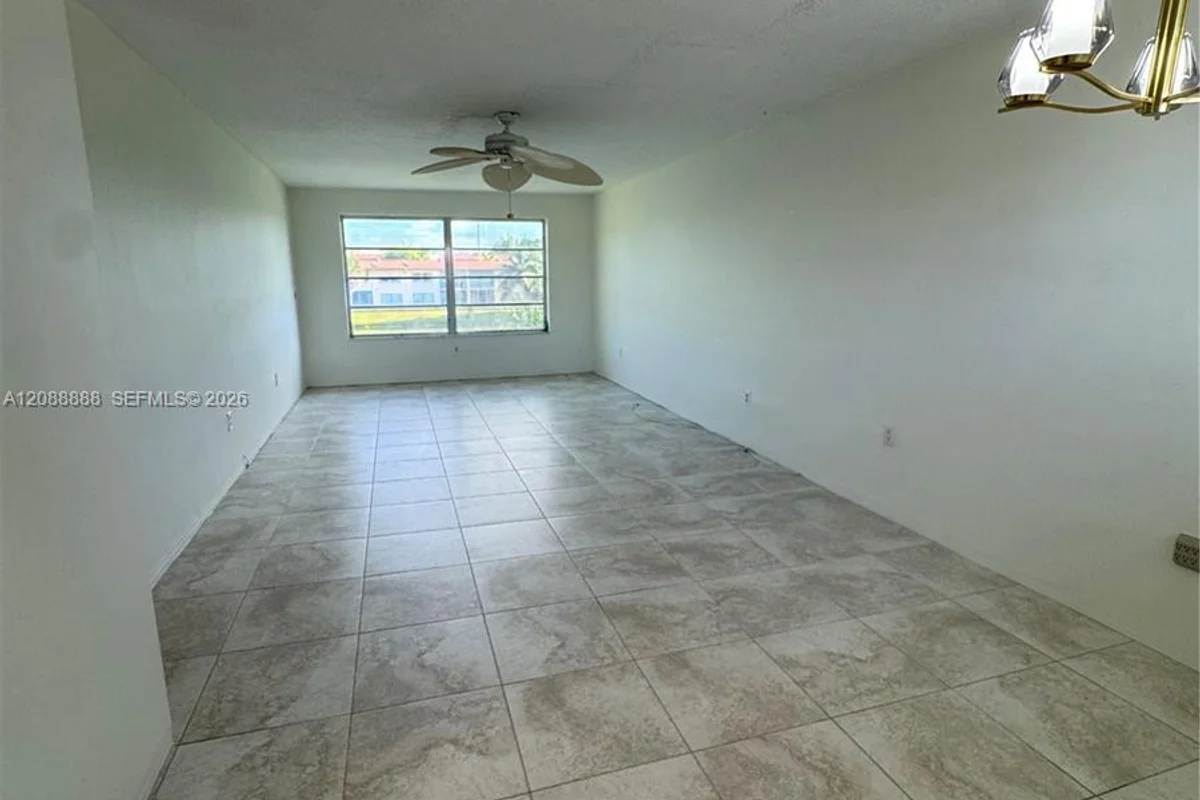 2940 NE 203rd St #213 C, Aventura: photo 1 of 24