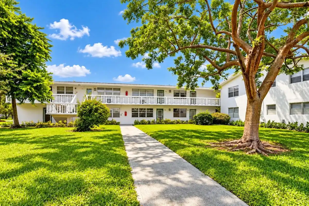 306 Farnham M, Deerfield Beach: photo 1 of 72