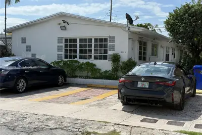 3050 NW 20th St #2, Miami: photo 1 of 12