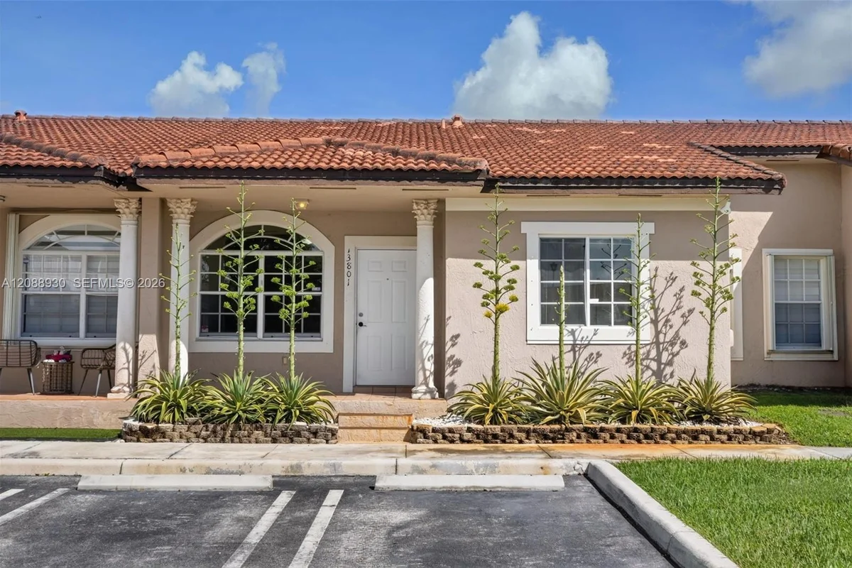 13801 SW 170th Ter, Miami: photo 1 of 19