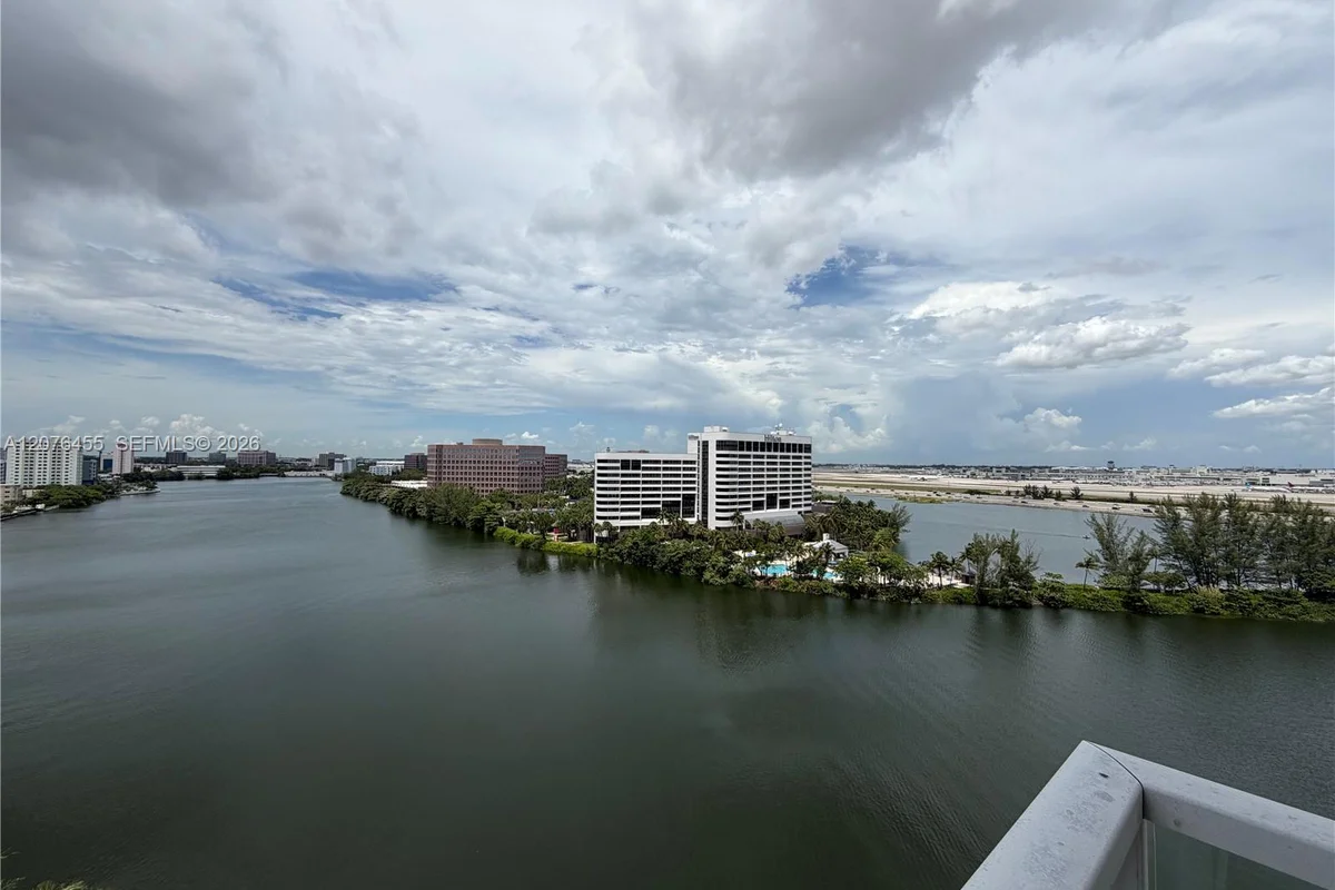 5077 NW 7th St #1202, Miami: photo 1 of 30