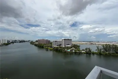 5077 NW 7th St #1202, Miami: photo 1 of 30