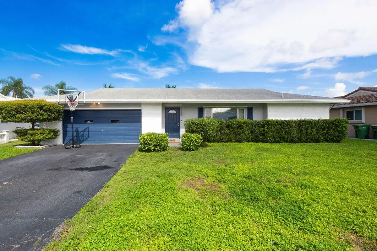 9411 NW 74th Pl, Tamarac: photo 1 of 23