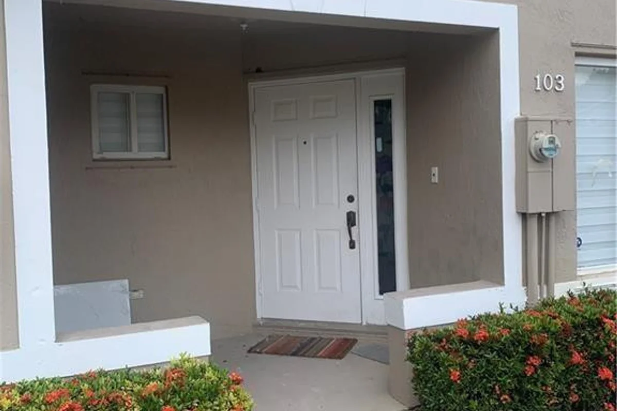 103 Riviera Cir, Weston: photo 1 of 14