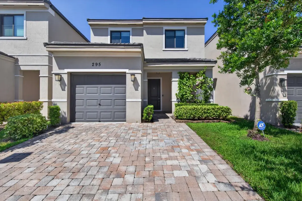 295 NW 33rd Ln, Pompano Beach: photo 1 of 27