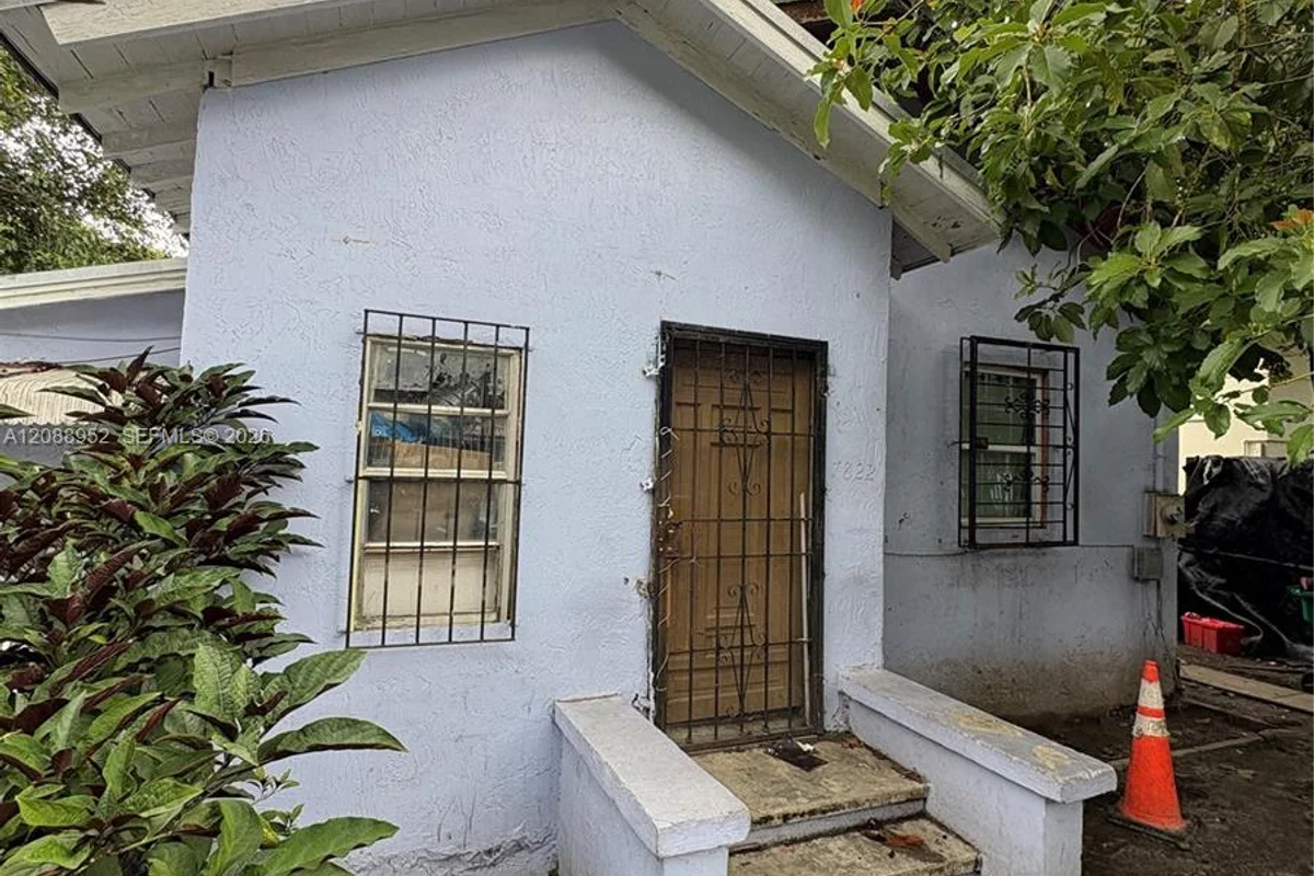 7822 NE Miami Ct, Miami: photo 1 of 5