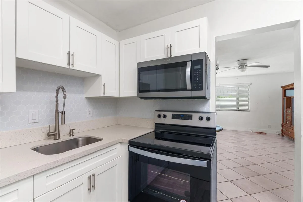 418 S Cypress Rd #106, Pompano Beach: photo 1 of 38