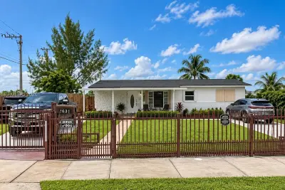 4631 NW 207th Dr, Miami Gardens: photo 1 of 22