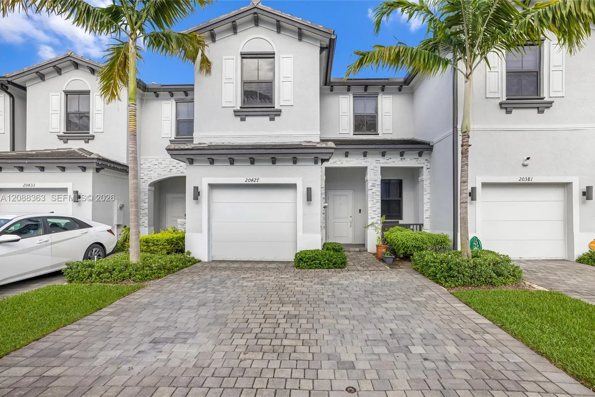 20427 NW 4th Ct, Miami Gardens: photo 1 of 36