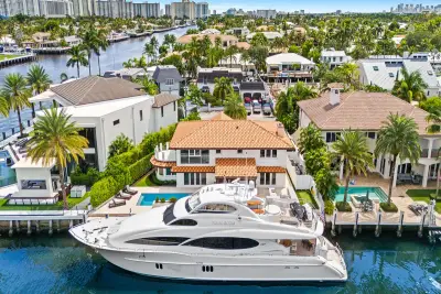 3091 NE 42nd St, Fort Lauderdale: photo 1 of 63