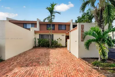 10656 SW 76th Ter, Miami: photo 1 of 54