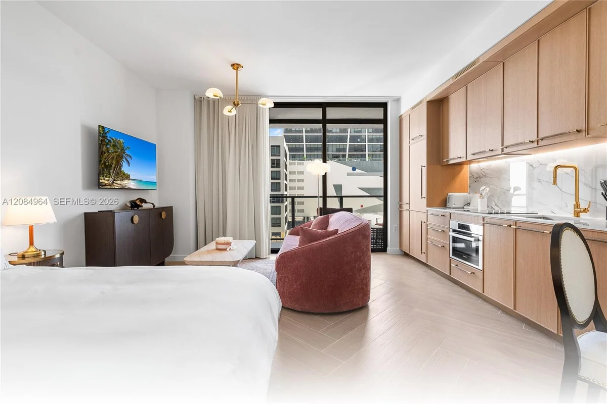 Condo in Miami: photo 1 of 27