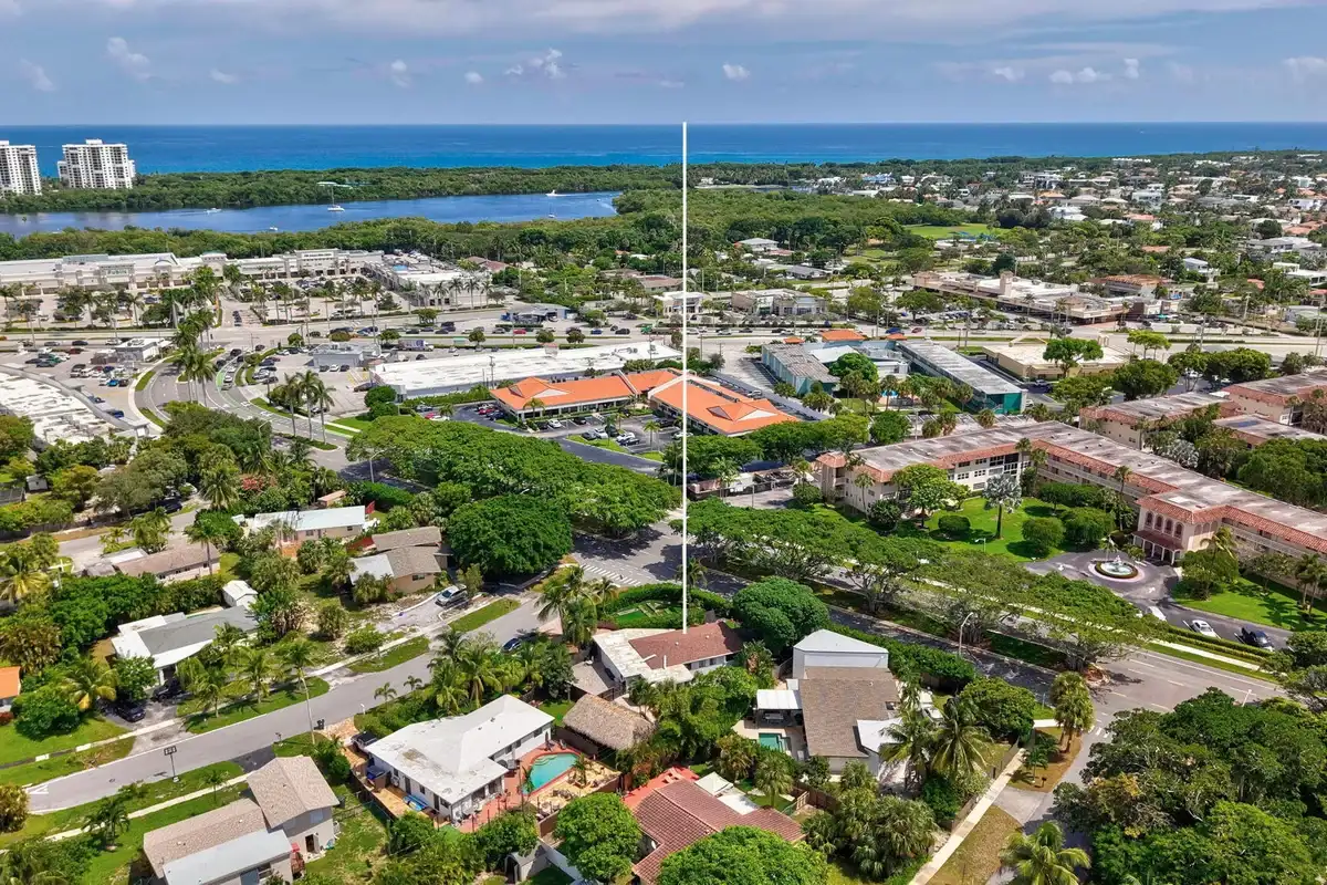 425 NE 20th St, Boca Raton: photo 1 of 35
