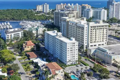 2555 NE 11th St #804, Fort Lauderdale: photo 1 of 17