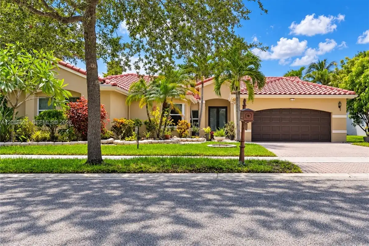 523 Stonemont Dr, Weston: photo 1 of 47