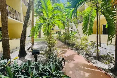 11925 NE 2nd Ave #B205, North Miami: photo 1 of 15