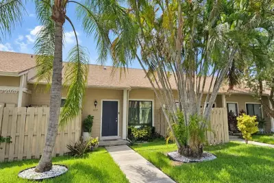 3557 NW 111th Ter, Sunrise: photo 1 of 8