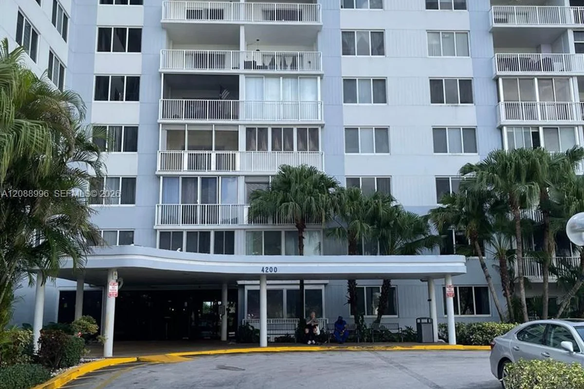 4200 Hillcrest Dr #401, Hollywood: photo 1 of 11