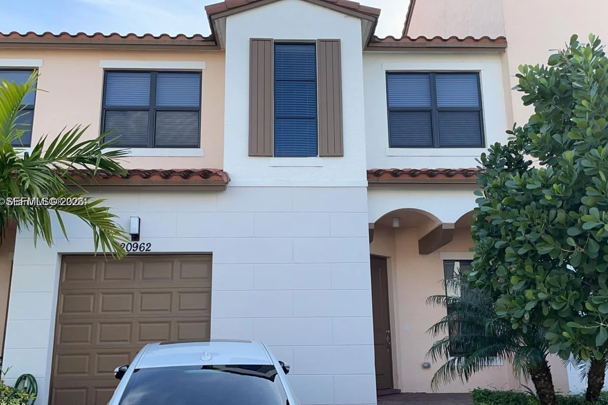 20962 NW 1st Dr, Pembroke Pines: photo 1 of 21