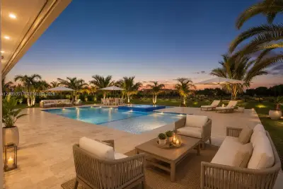 20407 SW 226th St, Miami: photo 1 of 19