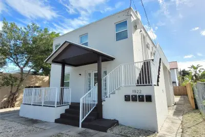 1922 NW 1st St #1, Miami: photo 1 of 12