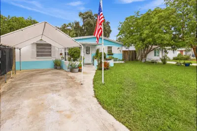 4269 SW 50th St, Dania Beach: photo 1 of 33