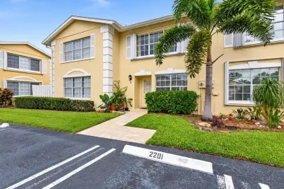 220 Foxtail Dr #G, West Palm Beach: photo 1 of 31