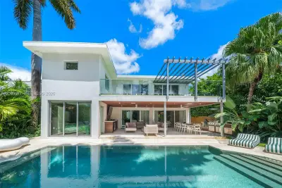 110 Venetian Way, Miami Beach: photo 1 of 42