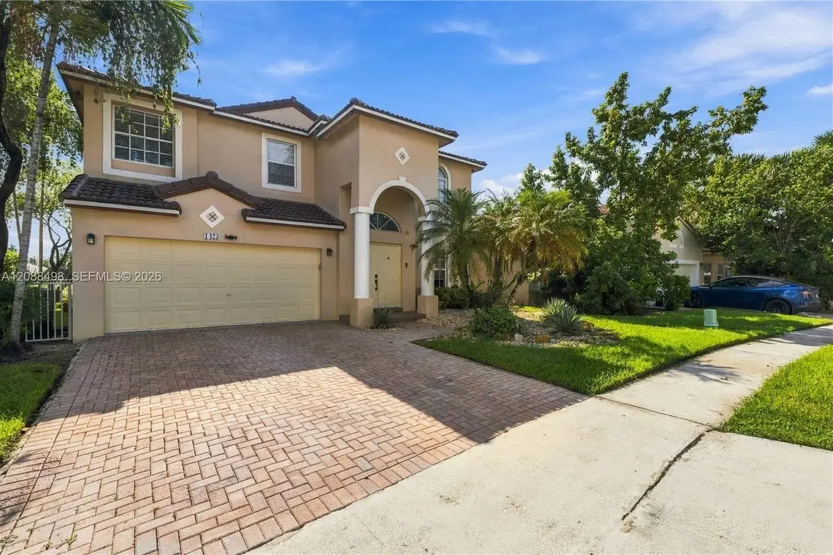1423 SW 158th Ave, Pembroke Pines: photo 1 of 28
