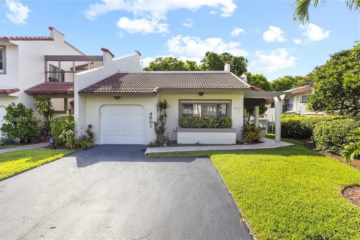4501 NW 102nd Ct, Doral: photo 1 of 32