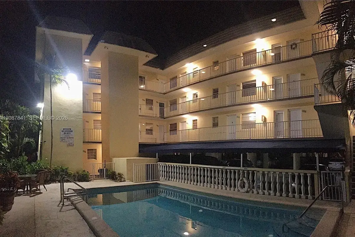 427 Santander Ave #202, Coral Gables: photo 1 of 17