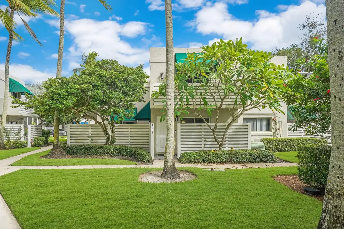 557 NW 97th Ave, Plantation: photo 1 of 34