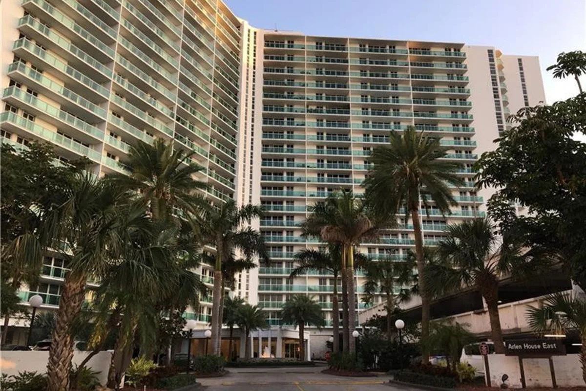 100 Bayview Dr #1826, Sunny Isles Beach: photo 1 of 25