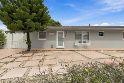20505 NW 45th Ave, Miami Gardens: photo 1 of 55