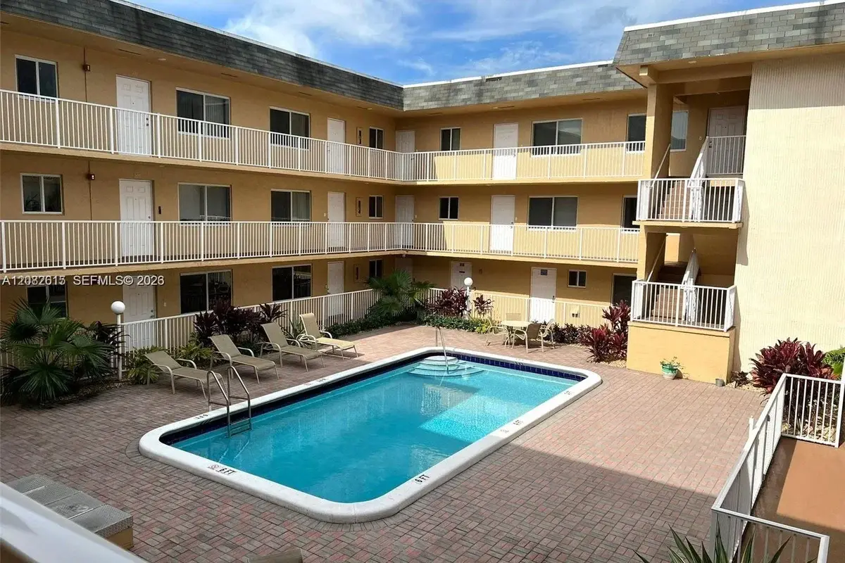 7910 Taft St #201, Pembroke Pines: photo 1 of 26