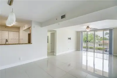 609 E Sheridan St #201, Dania Beach: photo 1 of 28