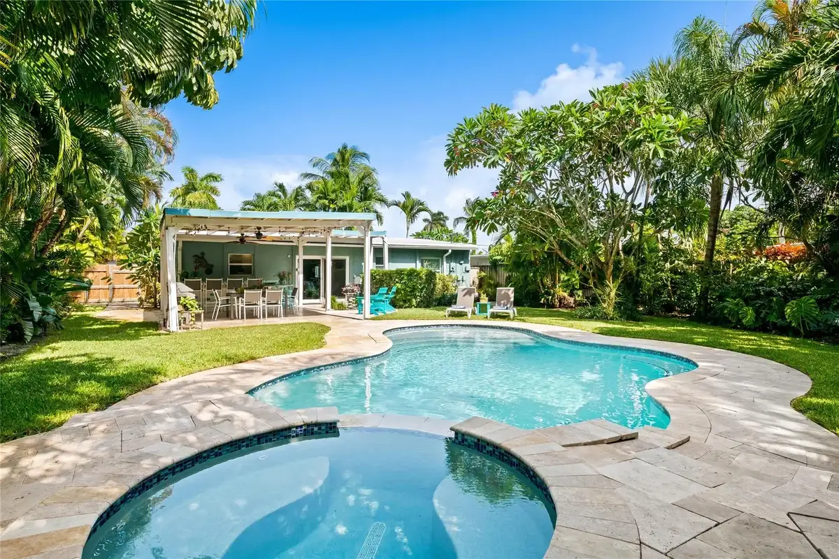 1711 NE 18th Ave, Fort Lauderdale: photo 1 of 43