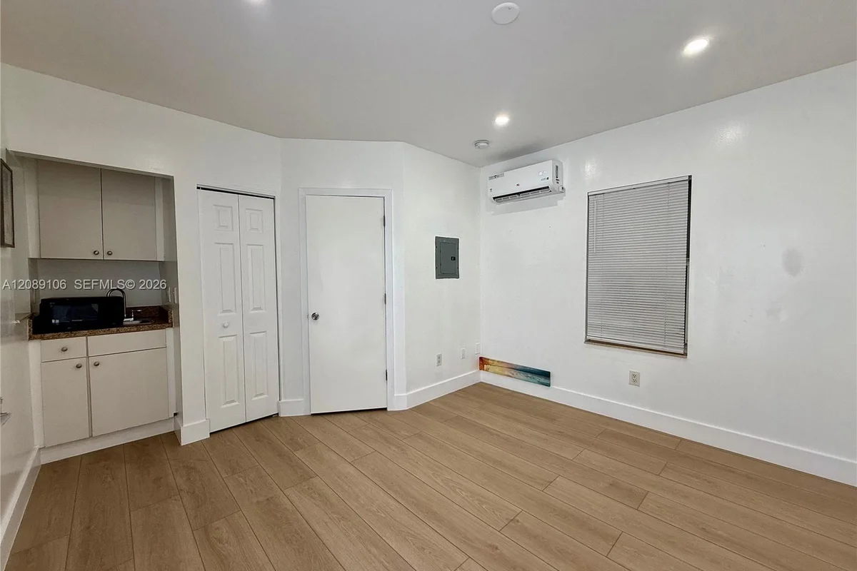 Townhouse in Miami: photo 1 of 5