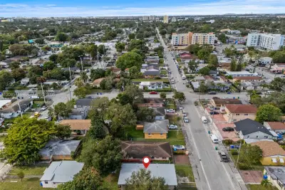 1460 NW 52nd St #2, Miami: photo 1 of 17