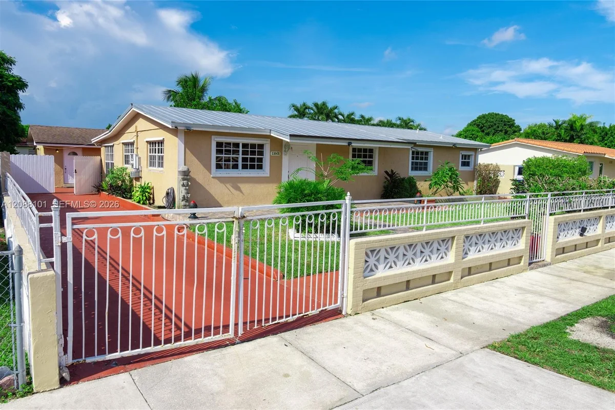 11601 SW 183rd St, Miami: photo 1 of 40